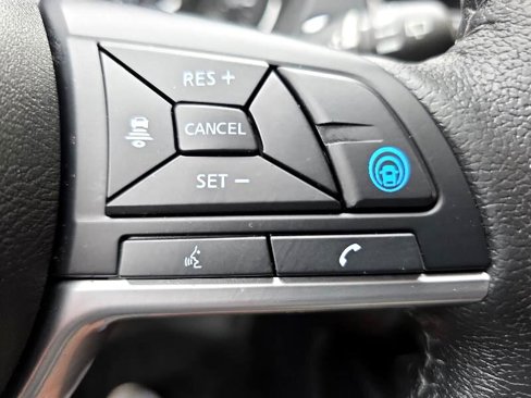 Used 2019 Nissan Rogue SL w/ Premium Package image 12