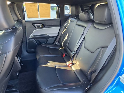 Used 2024 Jeep Compass Limited image 28