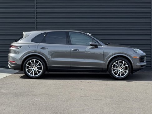 Used 2025 Porsche Cayenne image 8