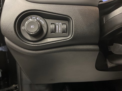 Used 2019 Jeep Renegade Trailhawk image 12