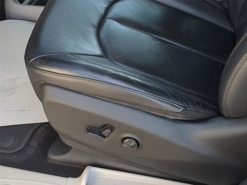Used 2018 Chrysler Pacifica Touring-L Plus image 13
