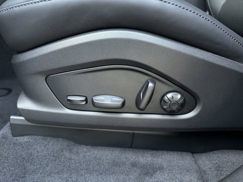 New 2025 Porsche Macan Electric image 16