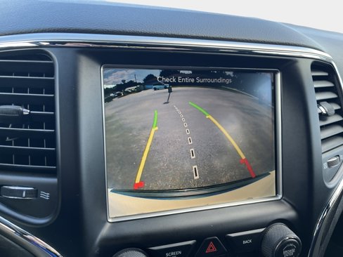 Used 2017 Jeep Grand Cherokee Altitude image 23