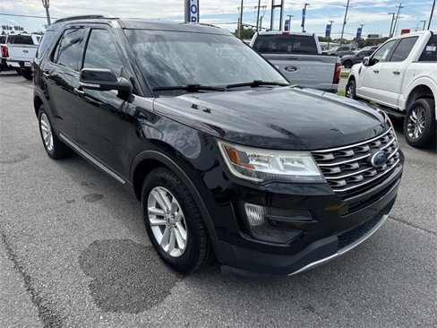 Used 2016 Ford Explorer XLT w/ Equipment Group 202A image 3