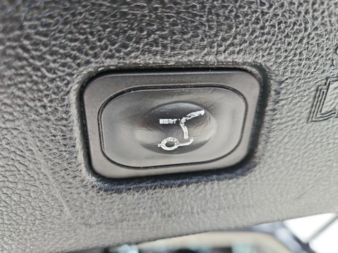 Used 2018 Ford Edge Titanium image 17