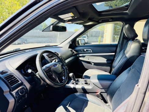 Used 2019 Ford Explorer XLT w/ Equipment Group 202A image 5