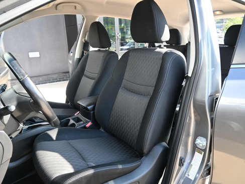 Used 2017 Nissan Rogue SV image 19