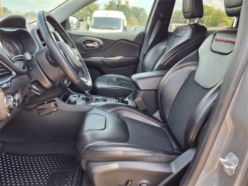 Used 2019 Jeep Cherokee Trailhawk w/ Cold Weather Group image 16