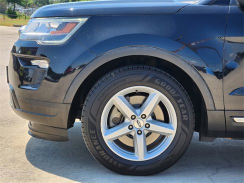 Used 2019 Ford Explorer XLT w/ Equipment Group 201A image 9