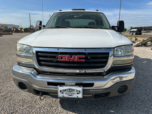 Used 2004 GMC Sierra 2500 SLE w/ Heavy-Duty Power Package image 3