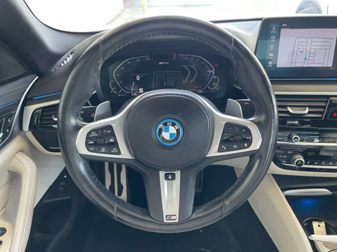 Used 2022 BMW 530e w/ M Sport Package image 11
