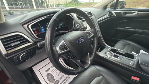 Used 2018 Ford Fusion SE w/ Fusion SE Technology Package image 12