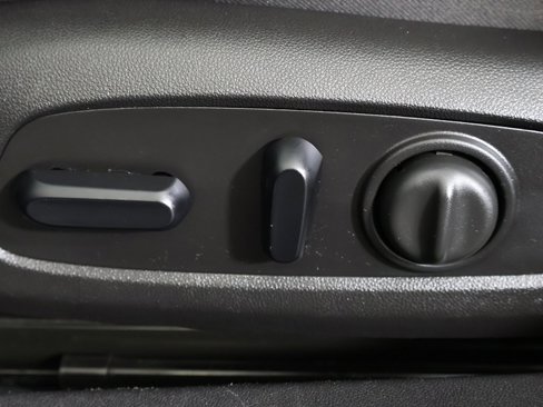 Used 2017 Chevrolet Malibu LT image 30