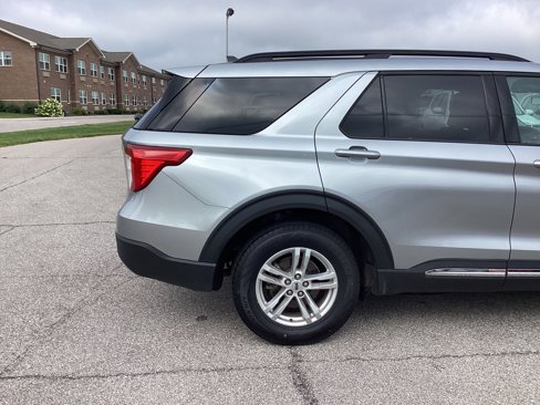 Used 2024 Ford Explorer XLT w/ Equipment Group 202A image 6