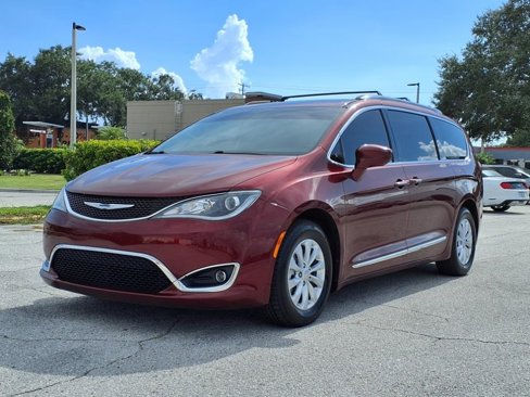 Used 2018 Chrysler Pacifica Touring-L Plus image 3