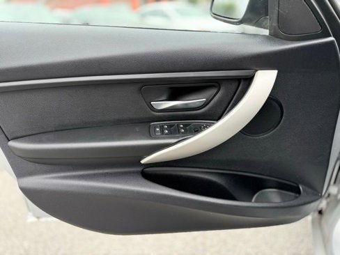 Used 2014 BMW 320i xDrive Sedan image 17