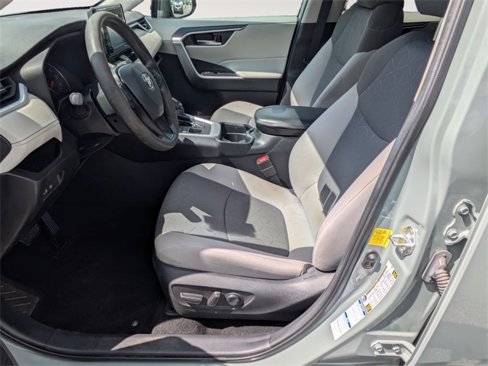 Used 2021 Toyota RAV4 XLE image 11