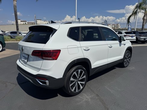 Certified 2023 Volkswagen Taos SE image 10