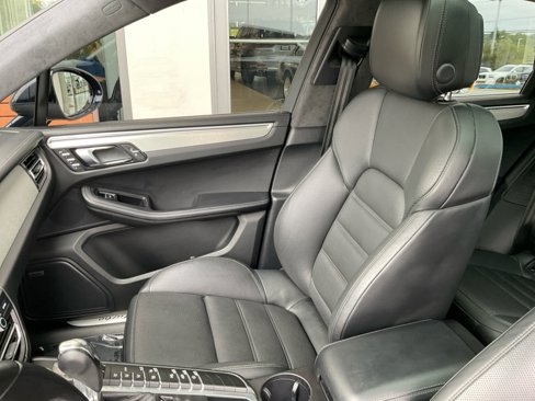 Used 2020 Porsche Macan Turbo image 28