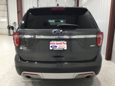Used 2017 Ford Explorer XLT w/ Equipment Group 202A image 5