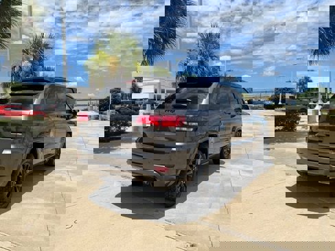 Used 2021 Jeep Grand Cherokee Laredo X image 4