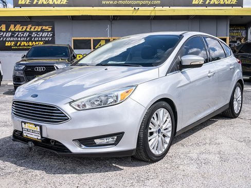 Used 2017 Ford Focus Titanium w/ Titanium Technology Package image 9