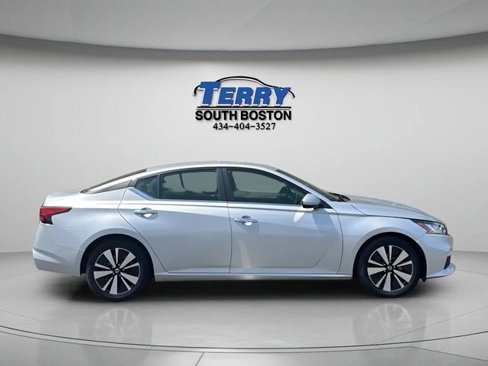 Used 2022 Nissan Altima 2.5 SV image 1