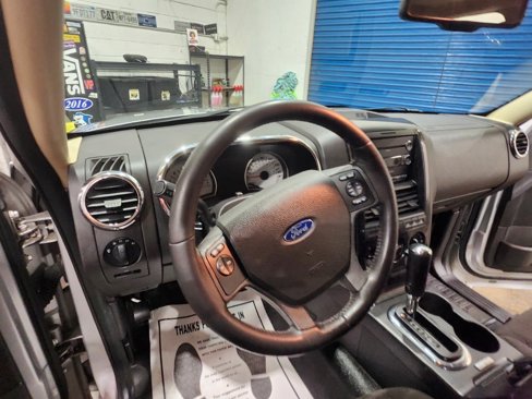 Used 2010 Ford Explorer Sport Trac XLT image 6
