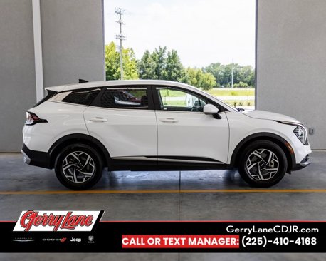 Used 2024 Kia Sportage LX image 3