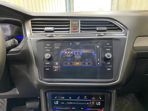 Used 2024 Volkswagen Tiguan SE image 41