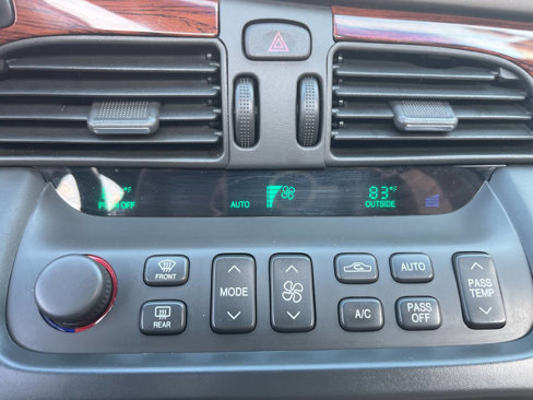 Used 2005 Cadillac De Ville w/ Deville Premium Package image 33