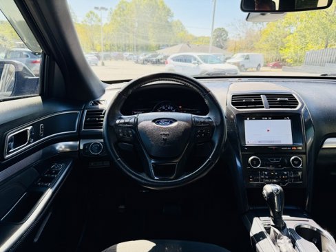 Used 2019 Ford Explorer XLT w/ Equipment Group 202A image 7