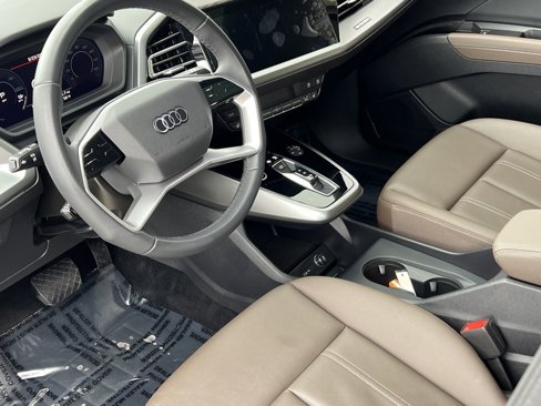 Used 2024 Audi Q4 e-tron Premium w/ Convenience Package image 30