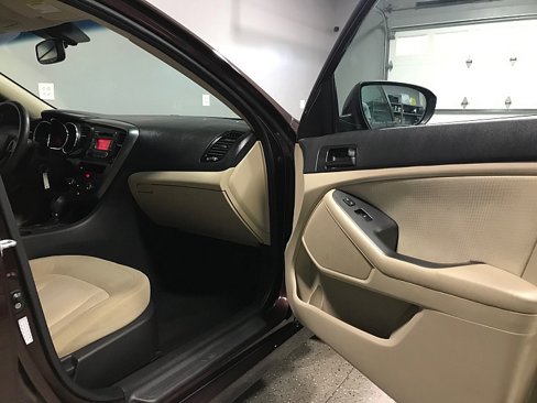 Used 2011 Kia Optima LX w/ Convenience Pkg image 12
