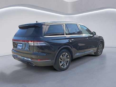 Used 2021 Lincoln Aviator AWD image 4