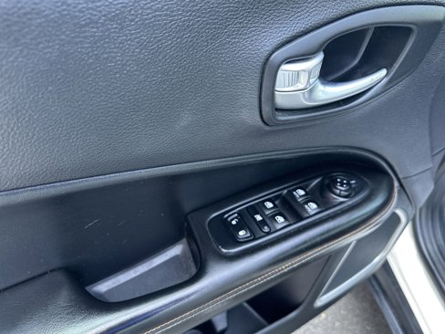 Used 2018 Jeep Compass Sport image 9