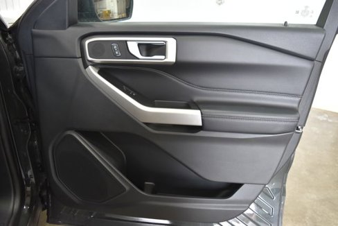 Used 2022 Ford Explorer XLT w/ Equipment Group 202A image 43
