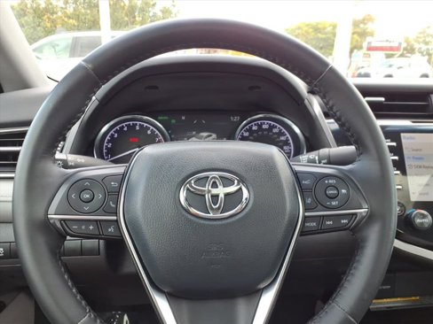 Used 2020 Toyota Camry XLE image 24