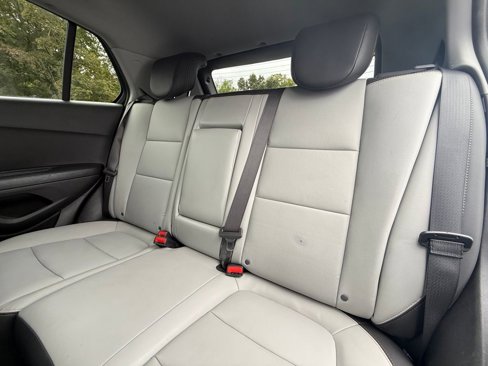 Used 2022 Chevrolet Trax LT w/ Premium Seat Package image 15