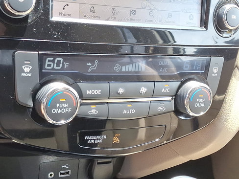 Used 2018 Nissan Rogue SL w/ Premium Package image 16
