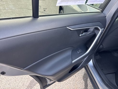 Used 2021 Toyota RAV4 XLE image 11