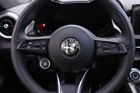 New 2024 Alfa Romeo Tonale Veloce image 13