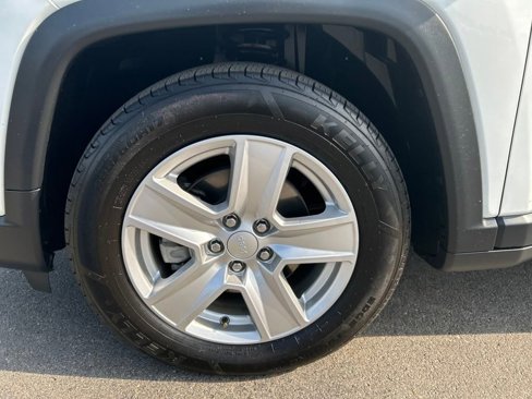 Used 2022 Jeep Compass Latitude image 9