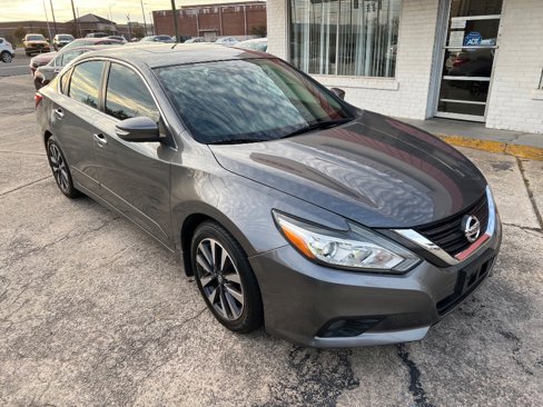 Used 2017 Nissan Altima 2.5 SV w/ Convenience Package image 2
