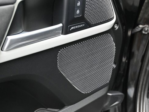 Used 2024 Land Rover Defender 110 S image 13