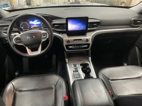 Used 2021 Ford Explorer XLT w/ Equipment Group 202A image 11