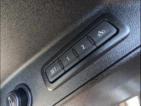Used 2023 Chevrolet Equinox Premier image 17