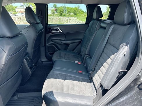 Used 2022 Mitsubishi Outlander SE image 22