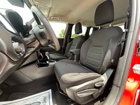 Used 2019 Jeep Renegade Latitude image 27