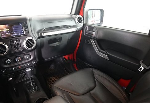 Used 2017 Jeep Wrangler Unlimited Sahara w/ Max Tow Package image 18